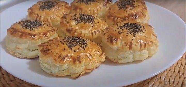 Puff Pastry Flowers with Cheese and Spinach