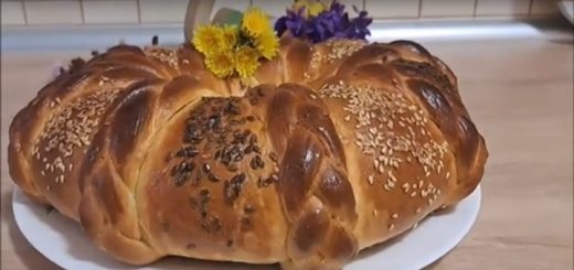 Festive Sourdough Wreath with Ham and Eggs