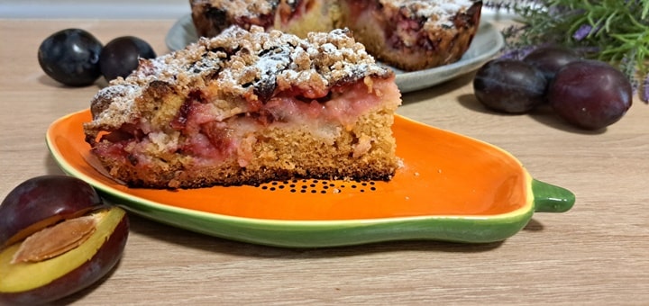 Easy Plum Cake